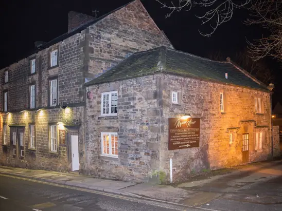 Manor House Hoitel At Night
